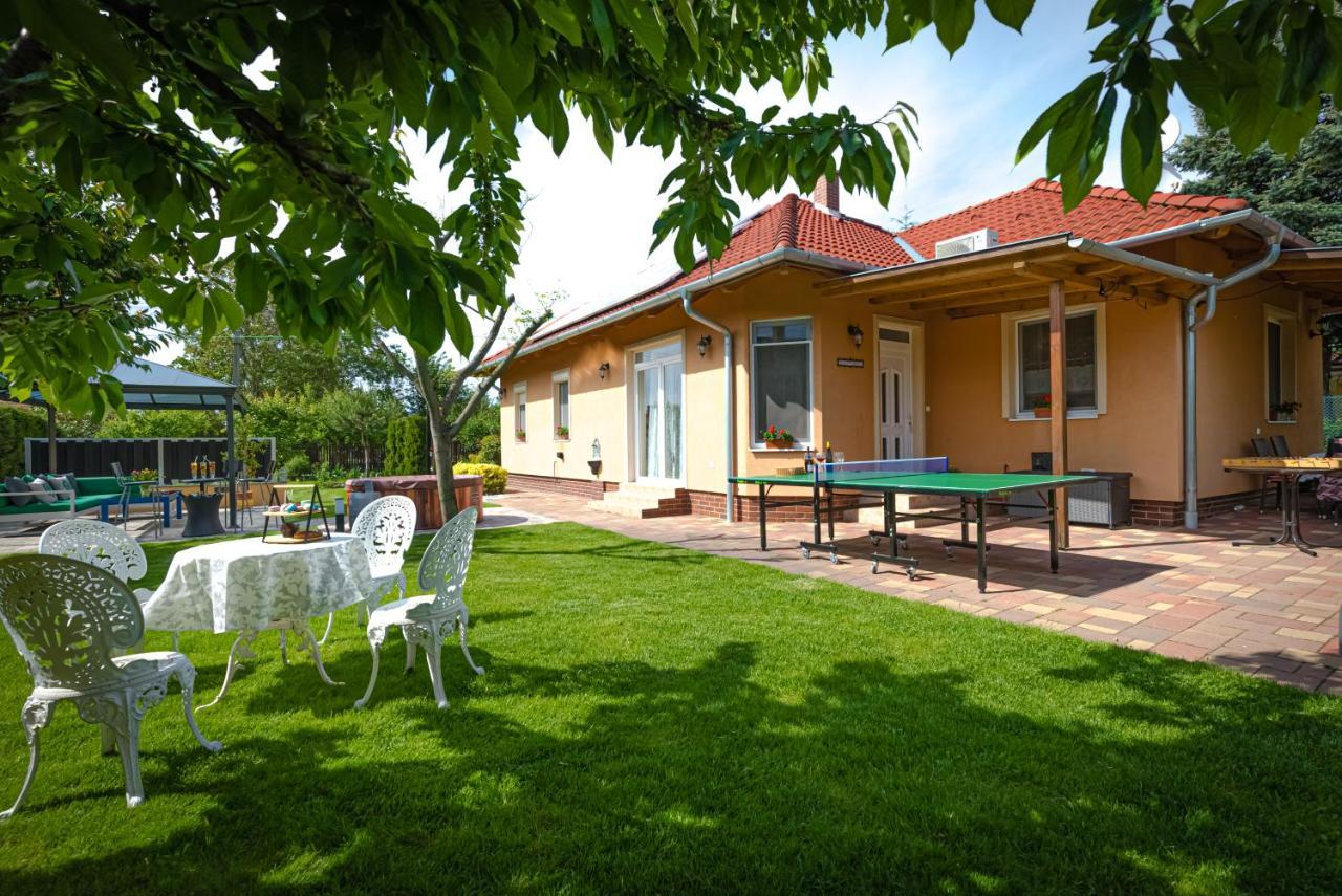 Sunny Garden Pihenohaz Villa Siofok Exterior photo