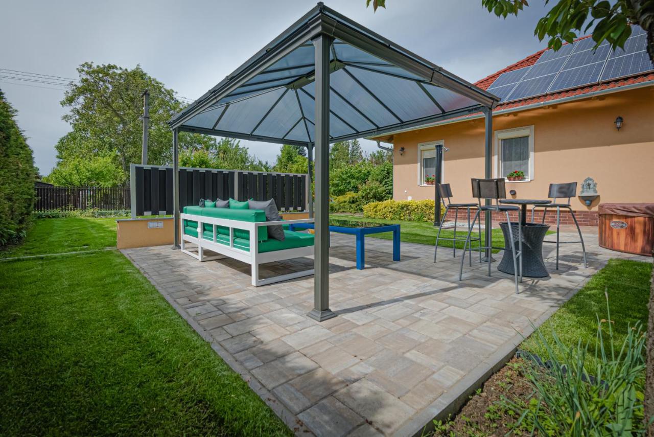 Sunny Garden Pihenohaz Villa Siofok Exterior photo
